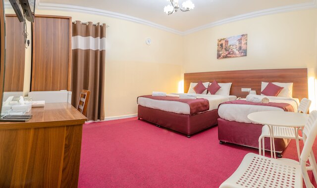 アル カルナック ホテル