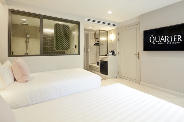 ザ・クォーター・プロンチット by UHG