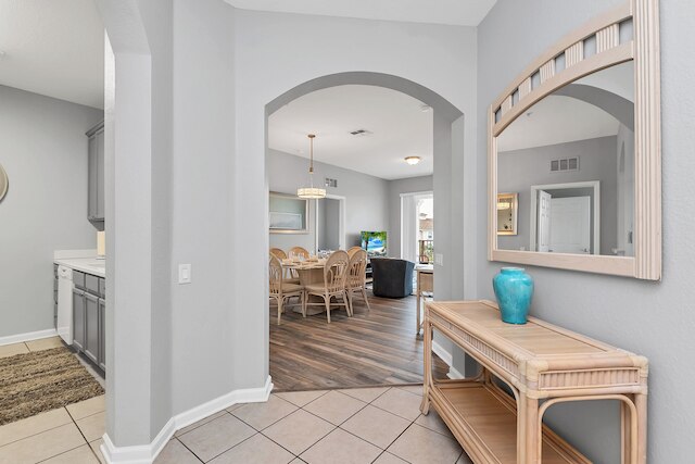 ニューリー リモデーレド レイクビュー ペントハウス ニア コンベンション センター