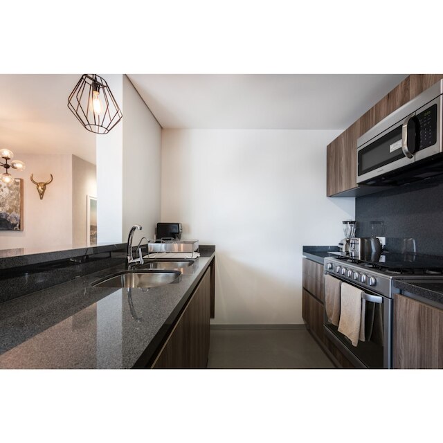 ソフィスティケーテッド パド アットロマ ノルテ & コンデサ