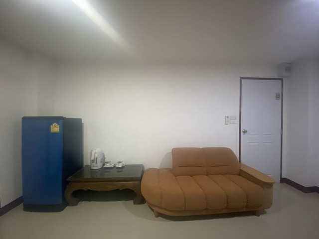 OYO 1135 トリプル ア レジデンス