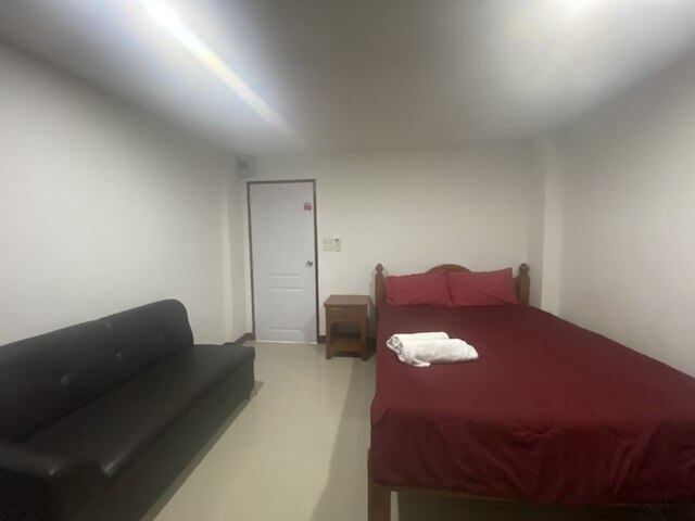 OYO 1135 トリプル ア レジデンス