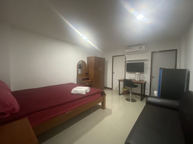 OYO 1135 トリプル ア レジデンス