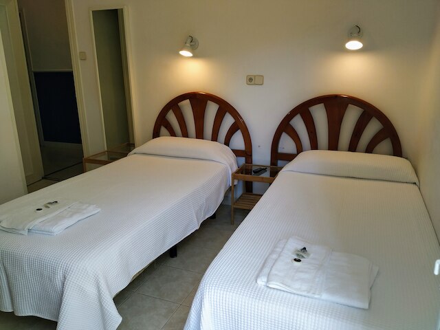 ホスタル アビトム マドリード