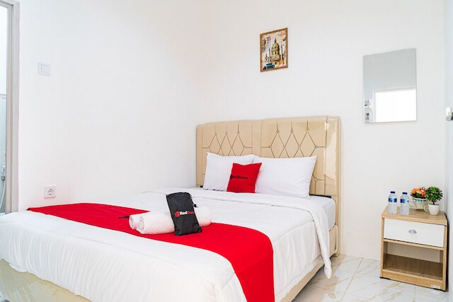 レッドドアーズ ニア タルマナガラ ユニバーシティ