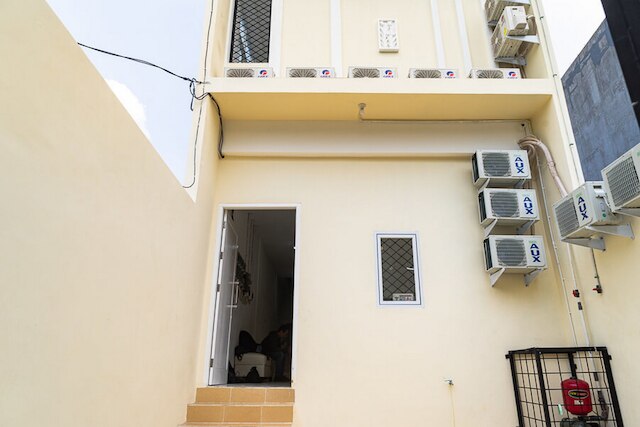 レッドドアーズ ニア タルマナガラ ユニバーシティ