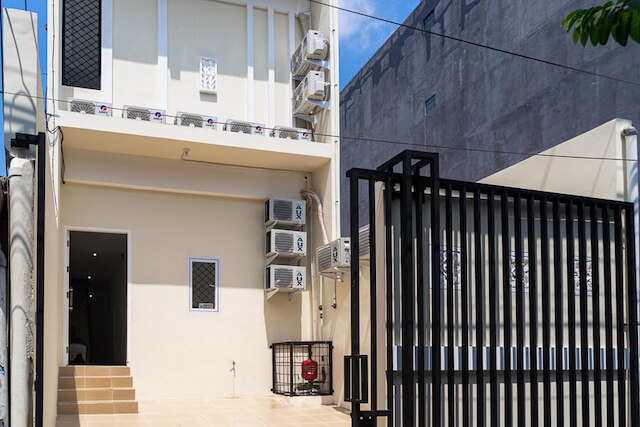 レッドドアーズ ニア タルマナガラ ユニバーシティ