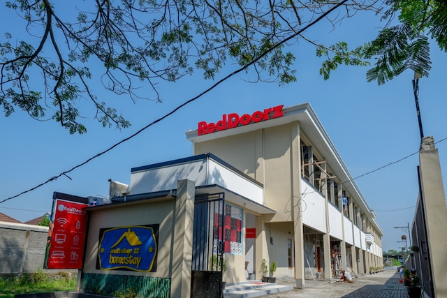 レッドドアーズ ニア パダン ゴルフ アデスチプト