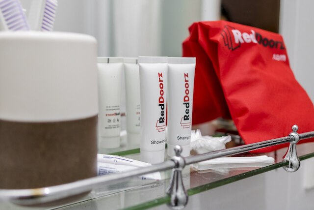 レッドドアーズ プラス アット グランド パシフィック ホテル マカッサル