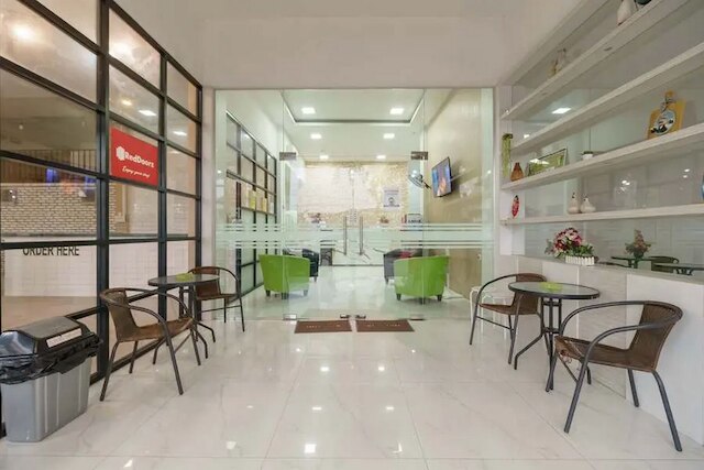 レッドドアーズ プラス アット チェマラ アスリ メダン