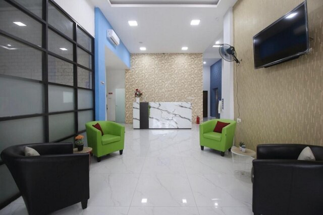 レッドドアーズ プラス アット チェマラ アスリ メダン