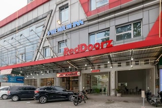 レッドドアーズ プラス アット チェマラ アスリ メダン