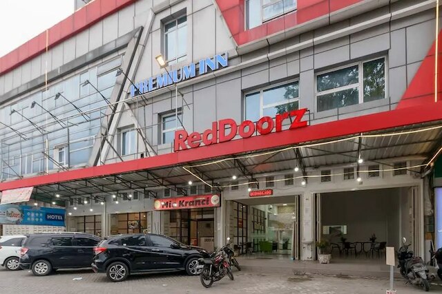 レッドドアーズ プラス アット チェマラ アスリ メダン