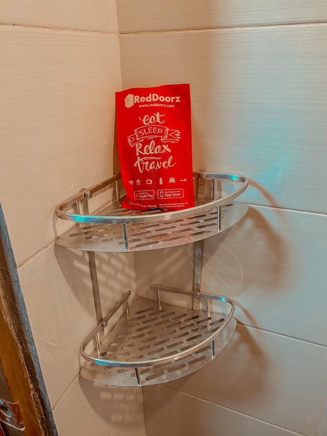 レッドドアーズ ホステル ニア リッポ モール クタ