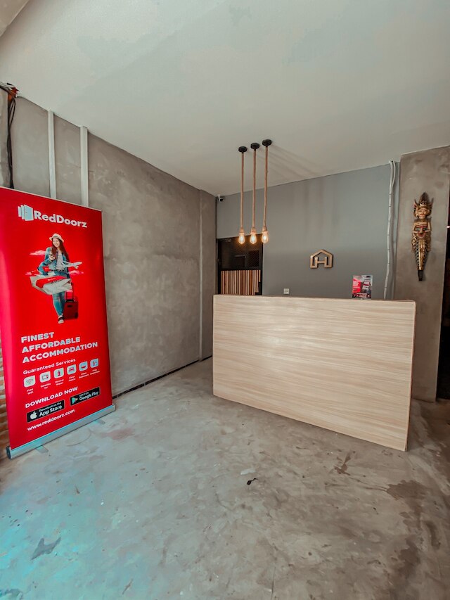 レッドドアーズ ホステル ニア リッポ モール クタ