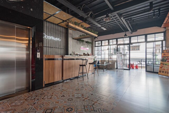 レッドドアーズ プラス アット ドーマン ゲスト ハウス