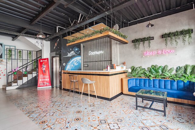 レッドドアーズ プラス アット ドーマン ゲスト ハウス