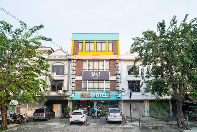 サンズ ホテル クパン インダー スラバヤ