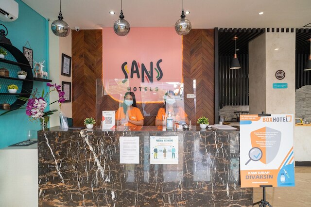 サンズ ホテル クパン インダー スラバヤ