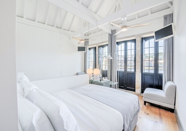 オポルト ストリート フォンテ タウリナ