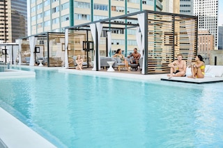 トンプソン・ダラス, ハイアット社