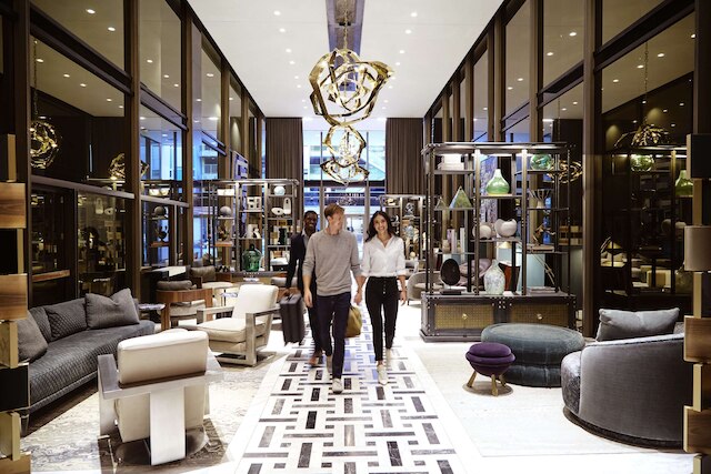 トンプソン・ダラス, ハイアット社