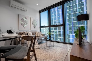 コージー アパートメント ウィズ シティ ビューズ ネクスト トゥ メブローン セントラル