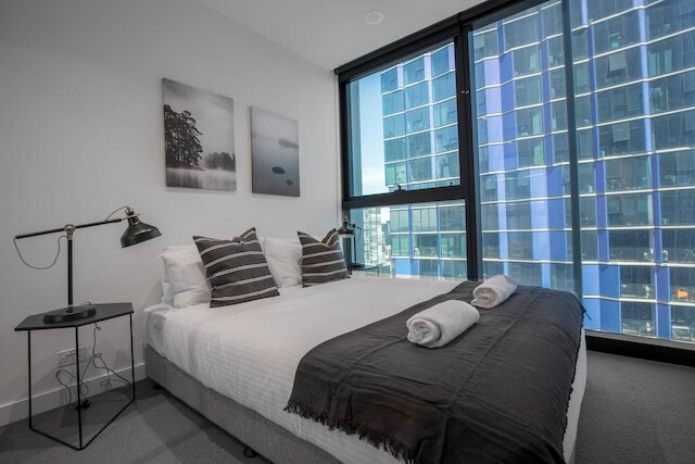 コージー アパートメント ウィズ シティ ビューズ ネクスト トゥ メブローン セントラル