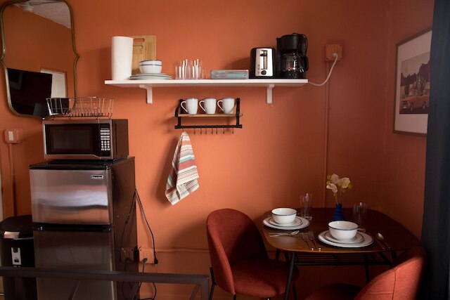 ビバリー ブールバード ! コージー スタジオ ! スリープス 2!