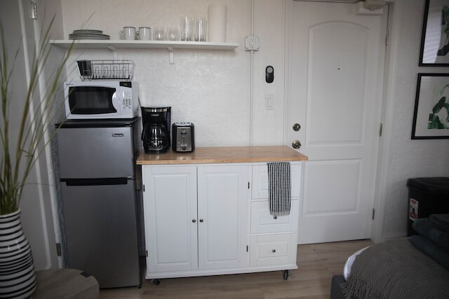 チャーミング スタジオ イン ビバリー ブールバード ! スリープス 2!