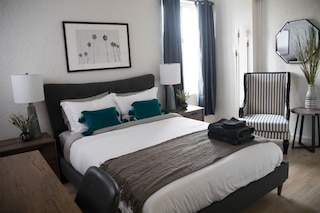 チャーミング スタジオ イン ビバリー ブールバード ! スリープス 2!