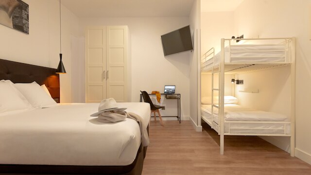 ウーホー ルームズ フエンカラル