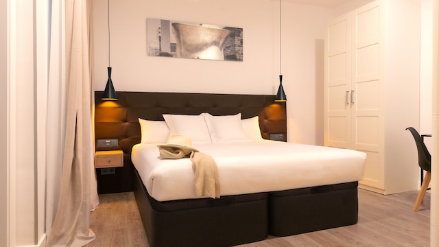 ウーホー ルームズ フエンカラル