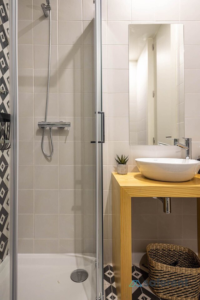 ボンジャ1 ライトフィルド アパートメント ウィズ バルコニー +エアコン