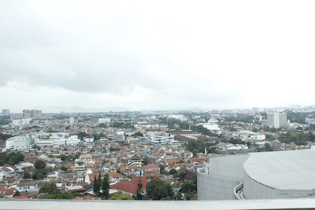 モダン スタジオ ルーム アット タマンサリ ラ グランデ アパートメント