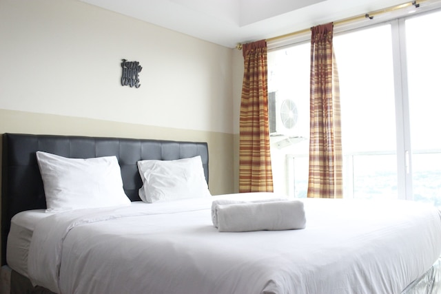 モダン スタジオ ルーム アット タマンサリ ラ グランデ アパートメント