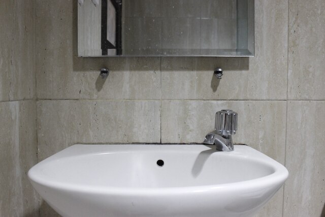 モダン スタジオ ルーム アット タマンサリ ラ グランデ アパートメント