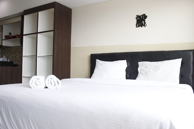 モダン スタジオ ルーム アット タマンサリ ラ グランデ アパートメント