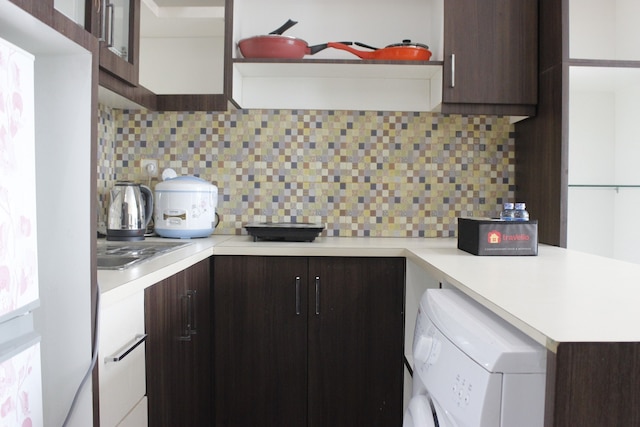 モダン スタジオ ルーム アット タマンサリ ラ グランデ アパートメント