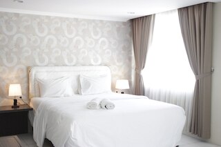 スペーシャス スタジオ ルーム アット ザ ジャルディン チハンペラス アパートメント