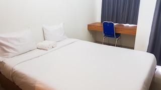 シンプリー ルック スタジオ タマンサリ マホガニー カラワン アパートメント