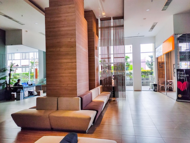 シンプリー ルック スタジオ タマンサリ マホガニー カラワン アパートメント