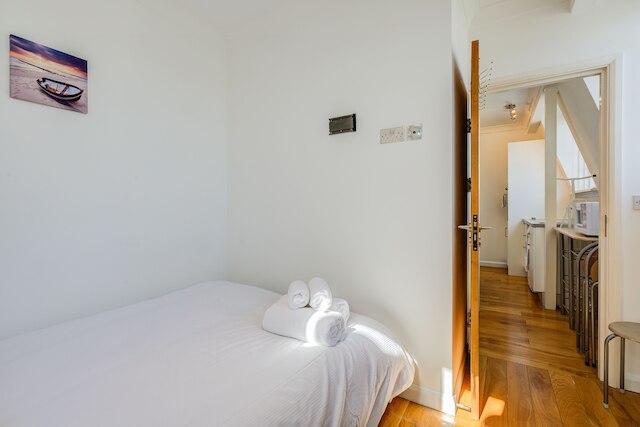 パディントン ステイズ バイ ステイ グル