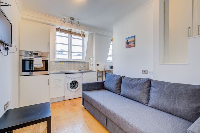 パディントン ステイズ バイ ステイ グル