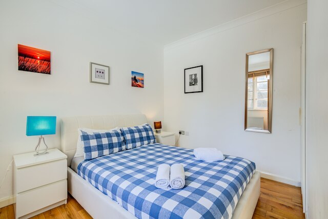 パディントン ステイズ バイ ステイ グル