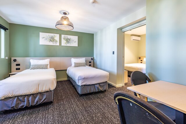 ナイトキャップ アット コマーシャル ホテル