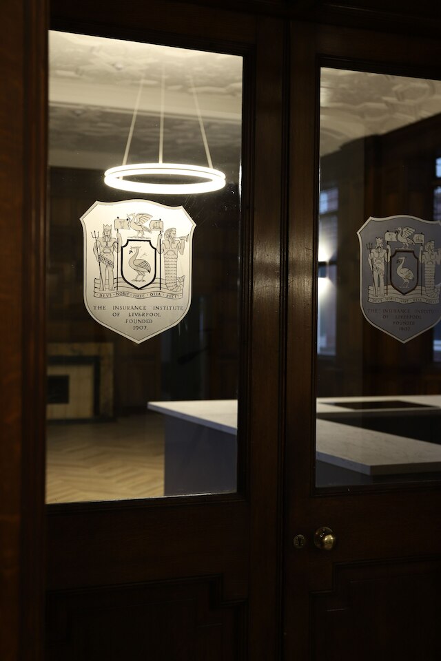 16 クイーン アベニュー