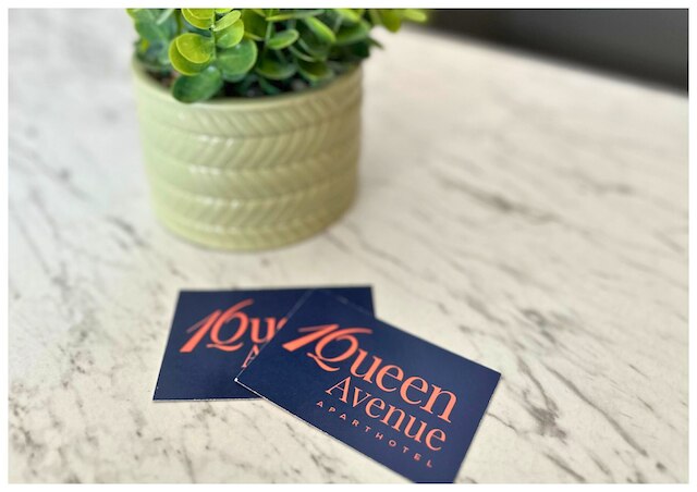 16 クイーン アベニュー