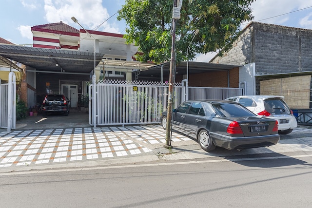 レッドドアーズ ニア バティック チューリス セラケット 2