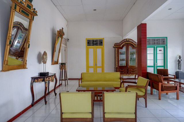 レッドドアーズ アット プラウィロタマン